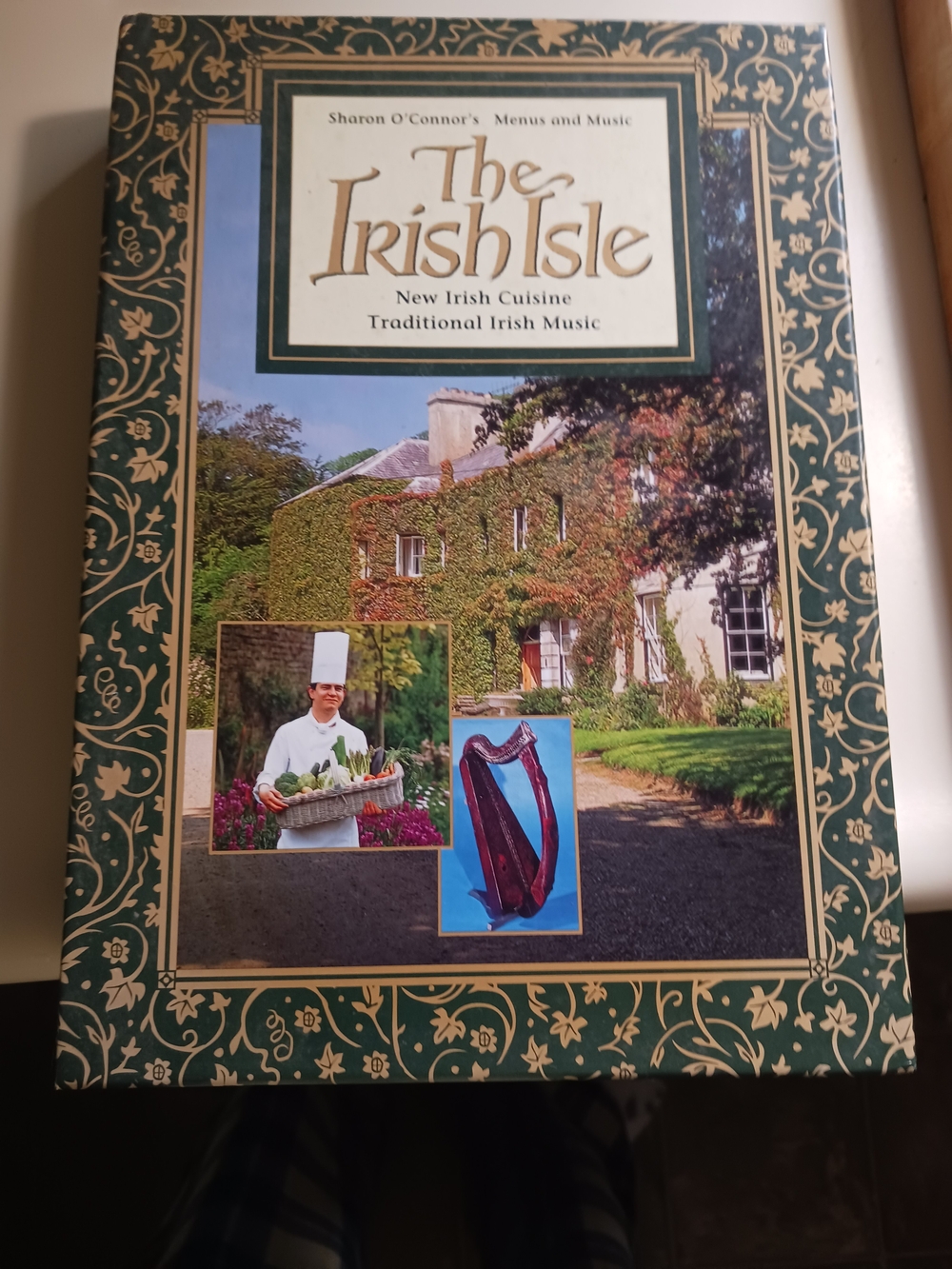 The Irish Isle Cookbook With Music - Green Decorative Cover